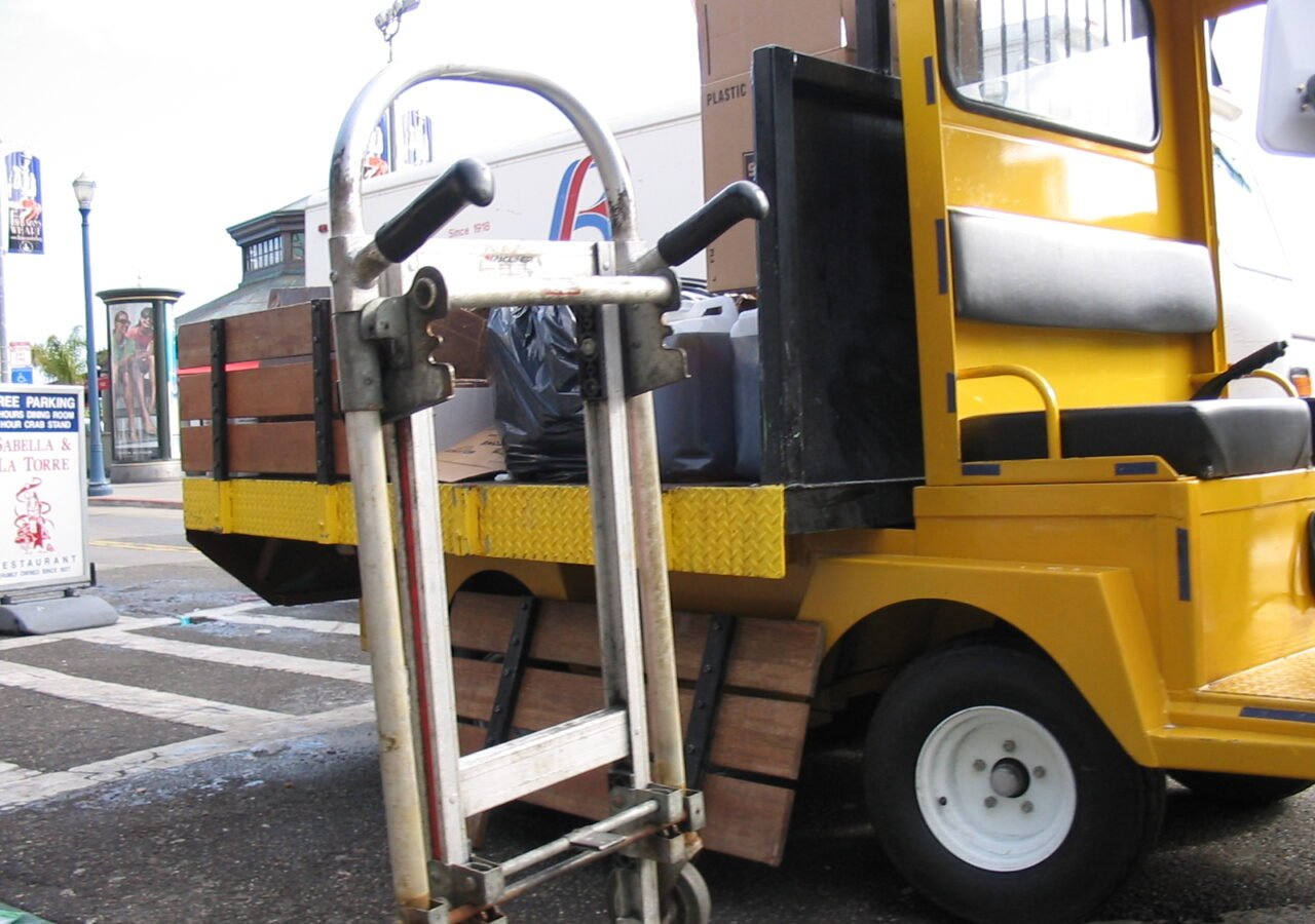 Karroce dore transporti me qira