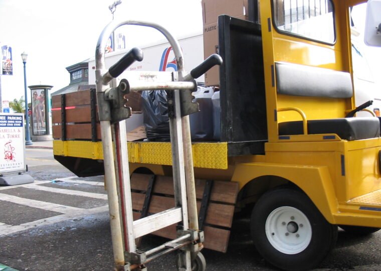 Karroce dore transporti me qira