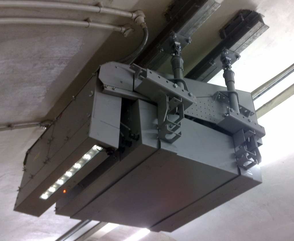 Projektor Full HD me qira
